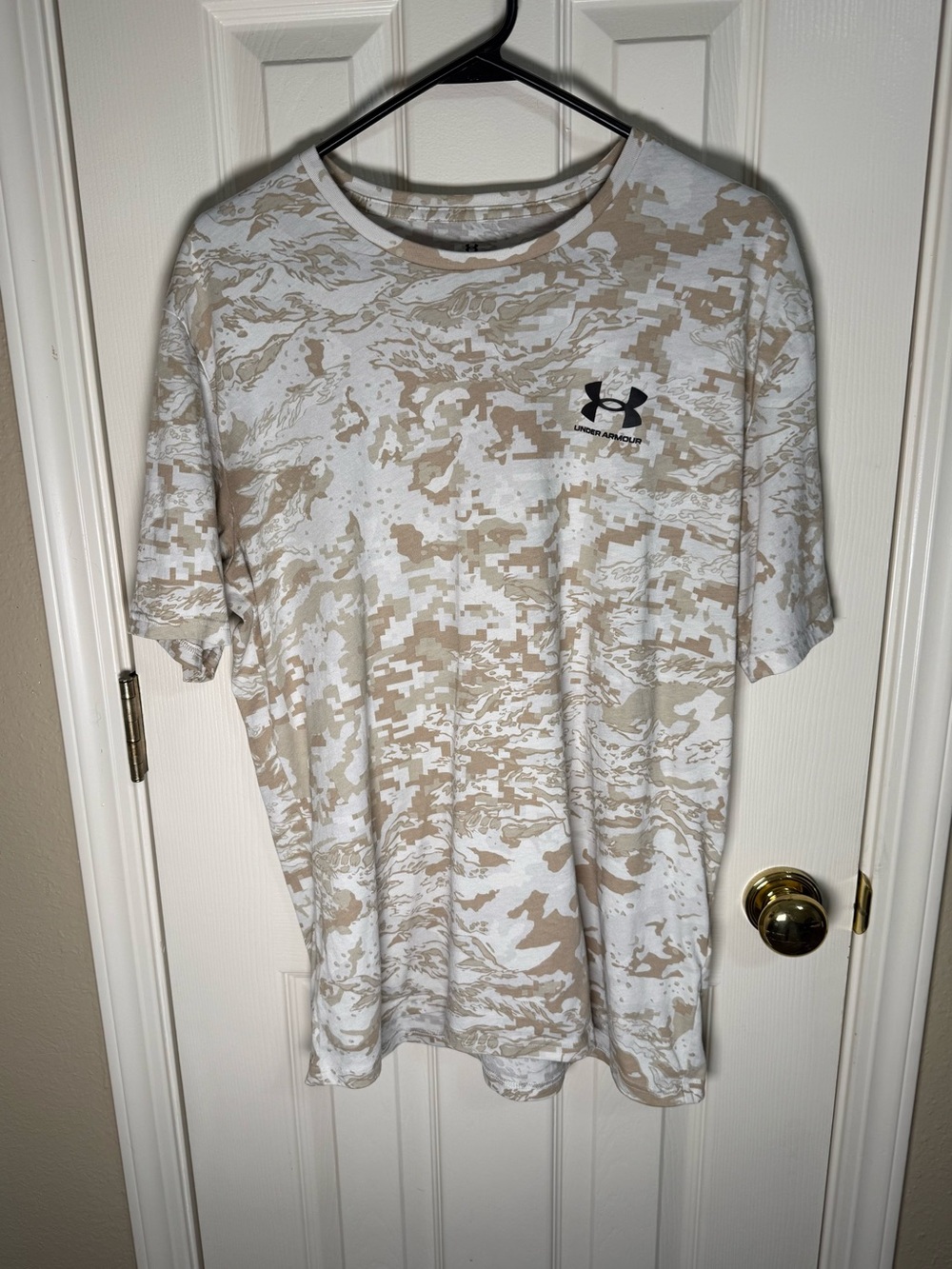 Under Armour Men’s Desert Camo Short Sleeve T-Shirt - White & Tan